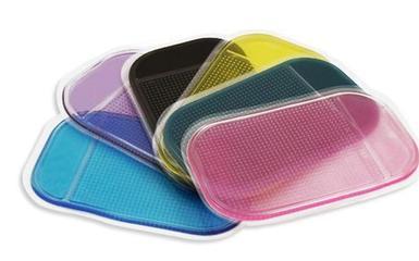 東莞市百兆塑膠制品 專業(yè)訂做卡通硅膠餐墊與PVC滴膠杯墊，助力品牌形象提升